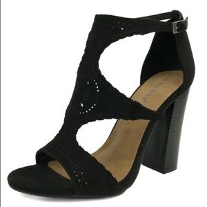 Bamboo Black Cutout Faith Sandal size 10